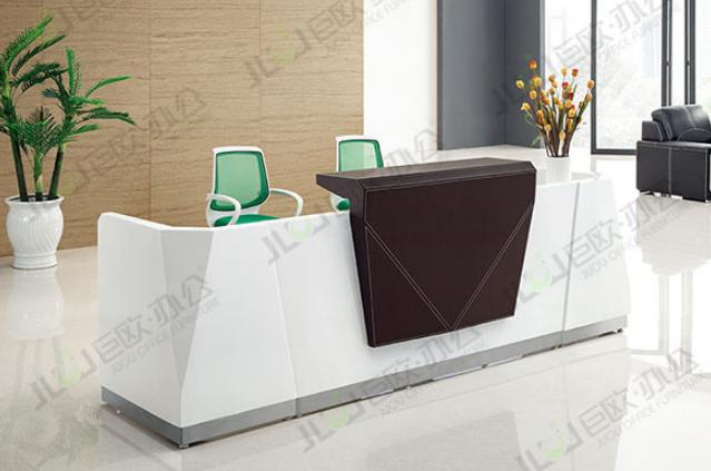 判斷現代（dài）辦公家具（jù）